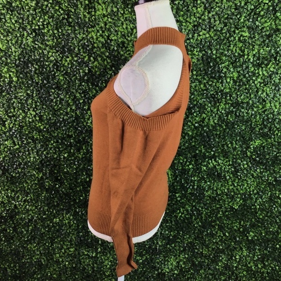 Cold shoulder brown long sleeve nwt - Picture 2 of 5
